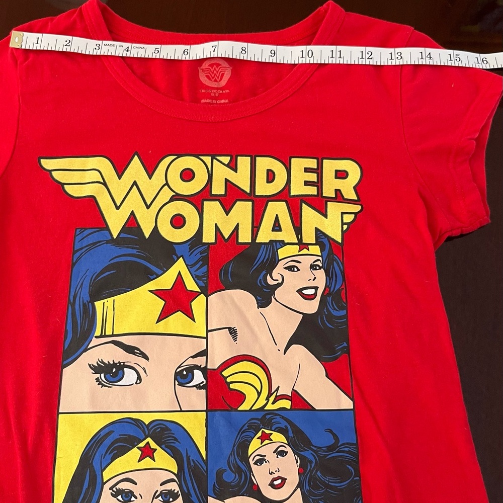 DC Comics Wonder Woman graphic tee size S - Picture 6 of 7